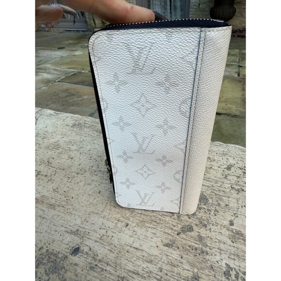 Louis Vuitton White Taigarama Zippy Wallet Pristine - Picture 5 of 9
